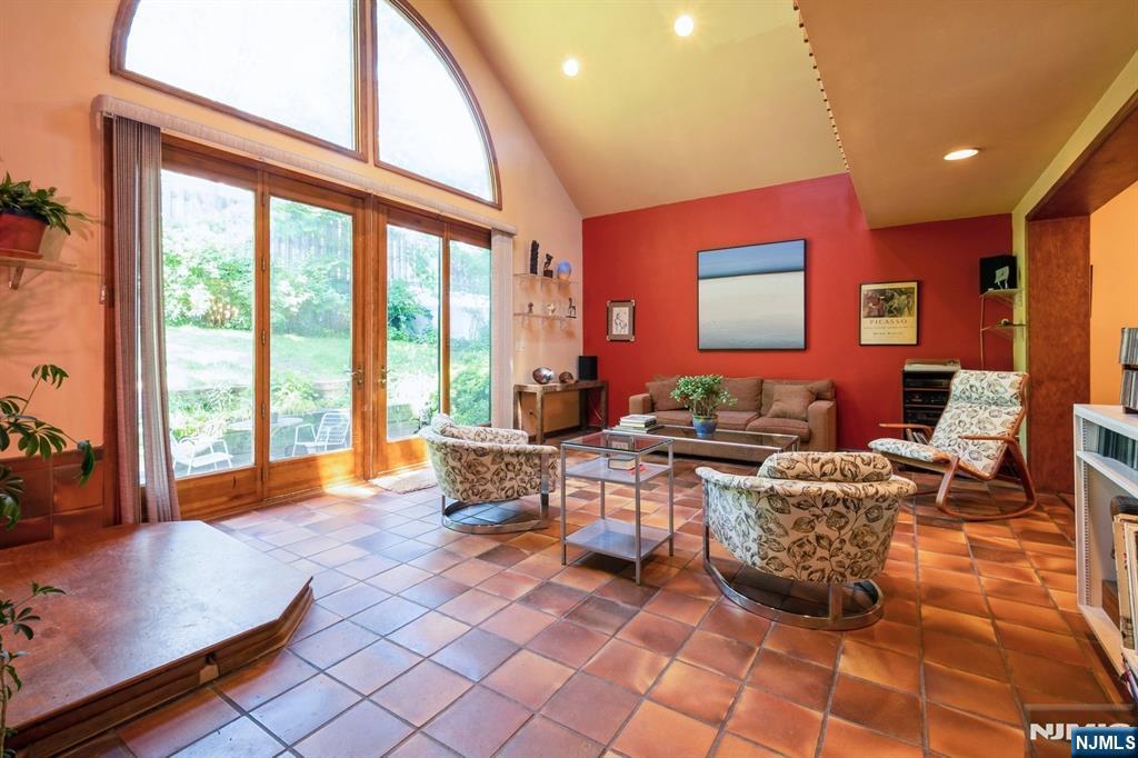 279 Jefferson Avenue