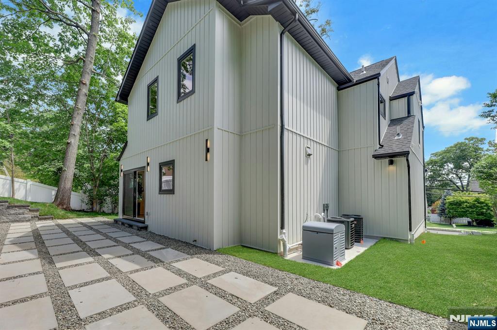 279 Jefferson Avenue