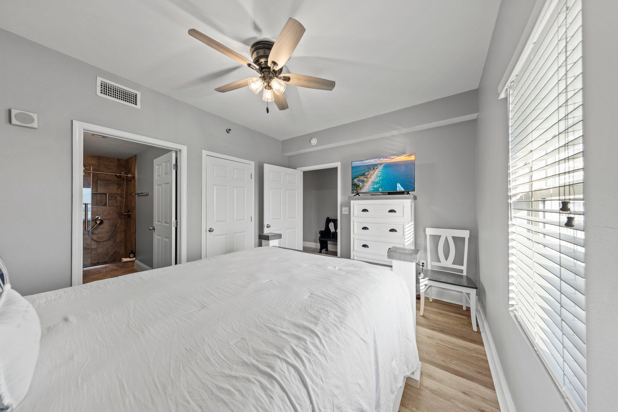 9860 S Thomas Drive, UNIT 1018