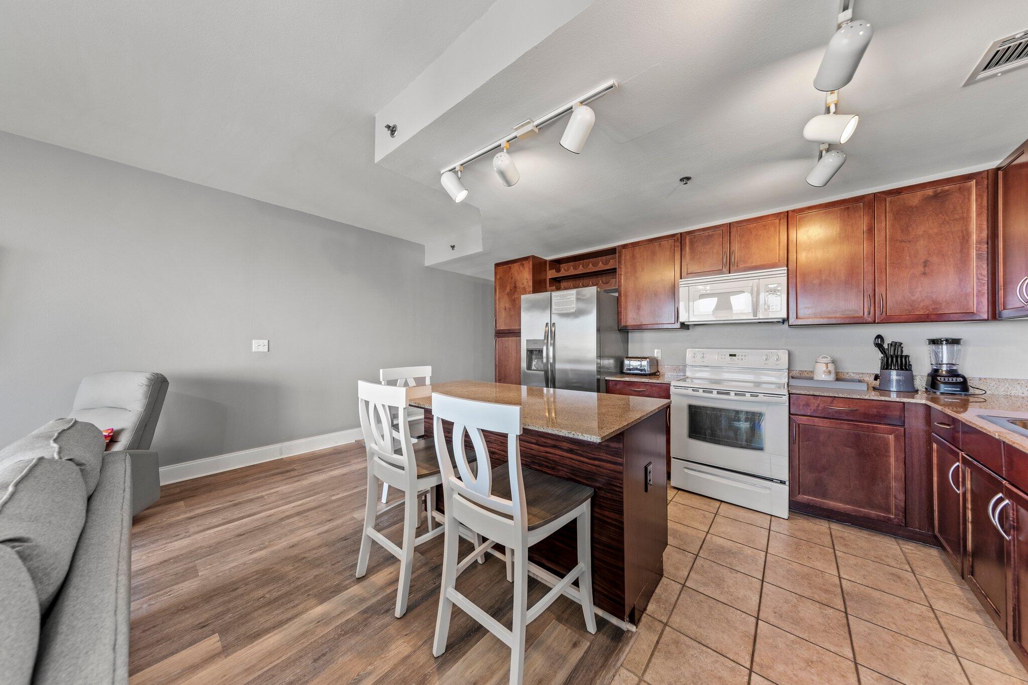 9860 S Thomas Drive, UNIT 1018