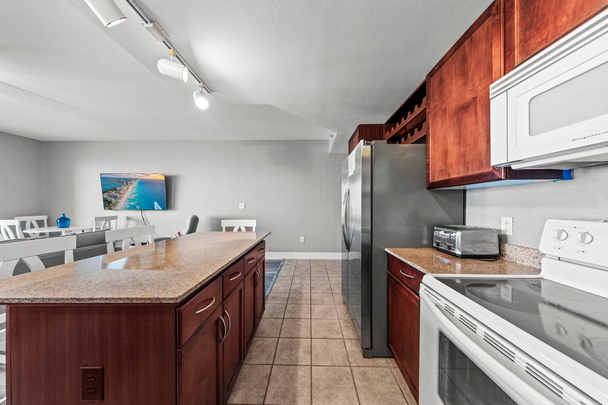 9860 S Thomas Drive, UNIT 1018