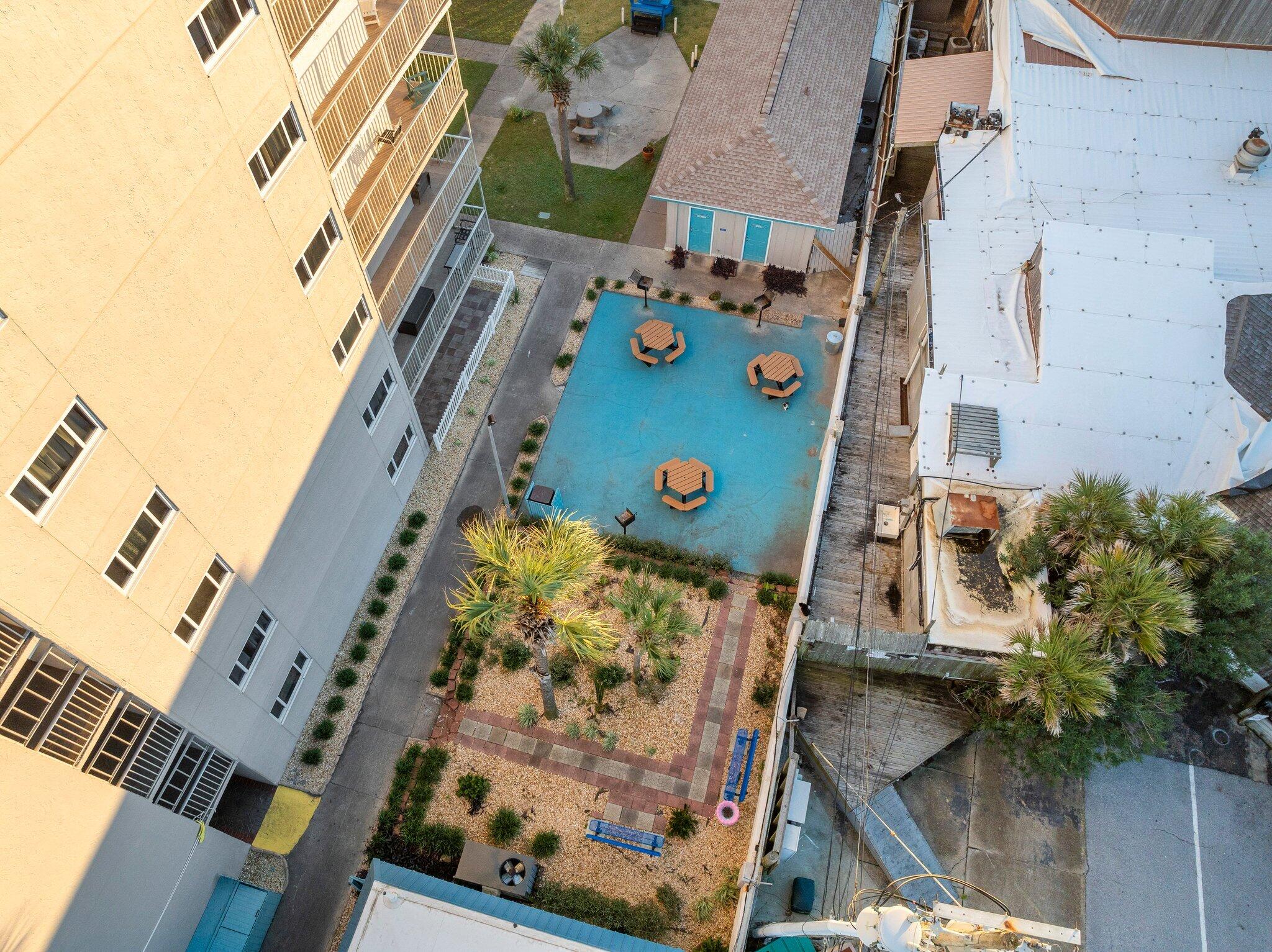 8743 Thomas Drive, 809