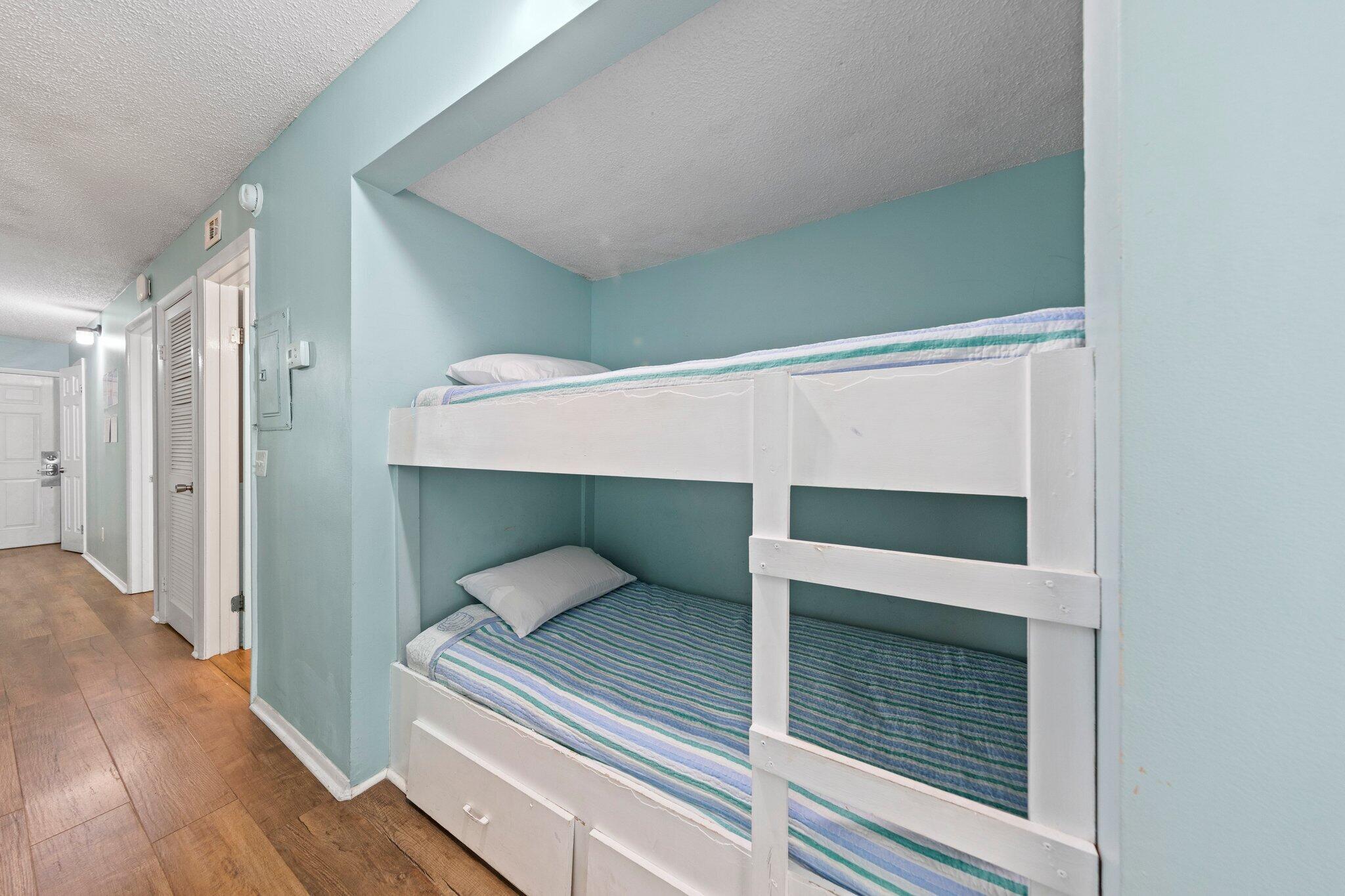 8743 Thomas Drive, 809