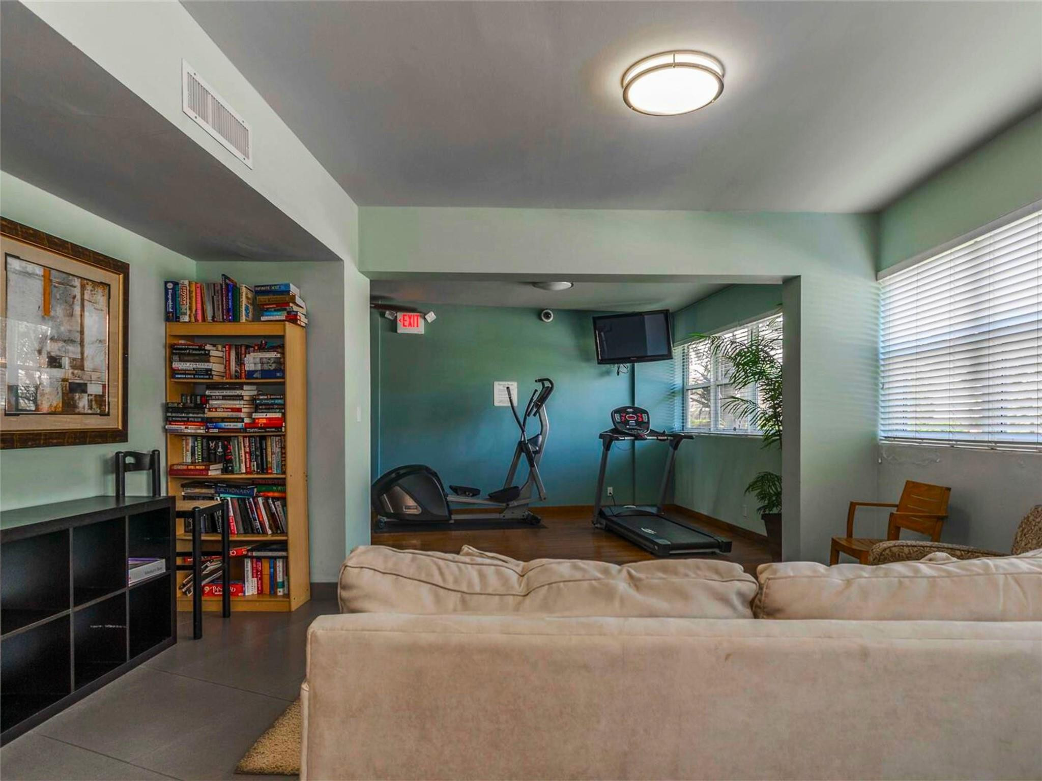 3250 NE 28th Street 809
