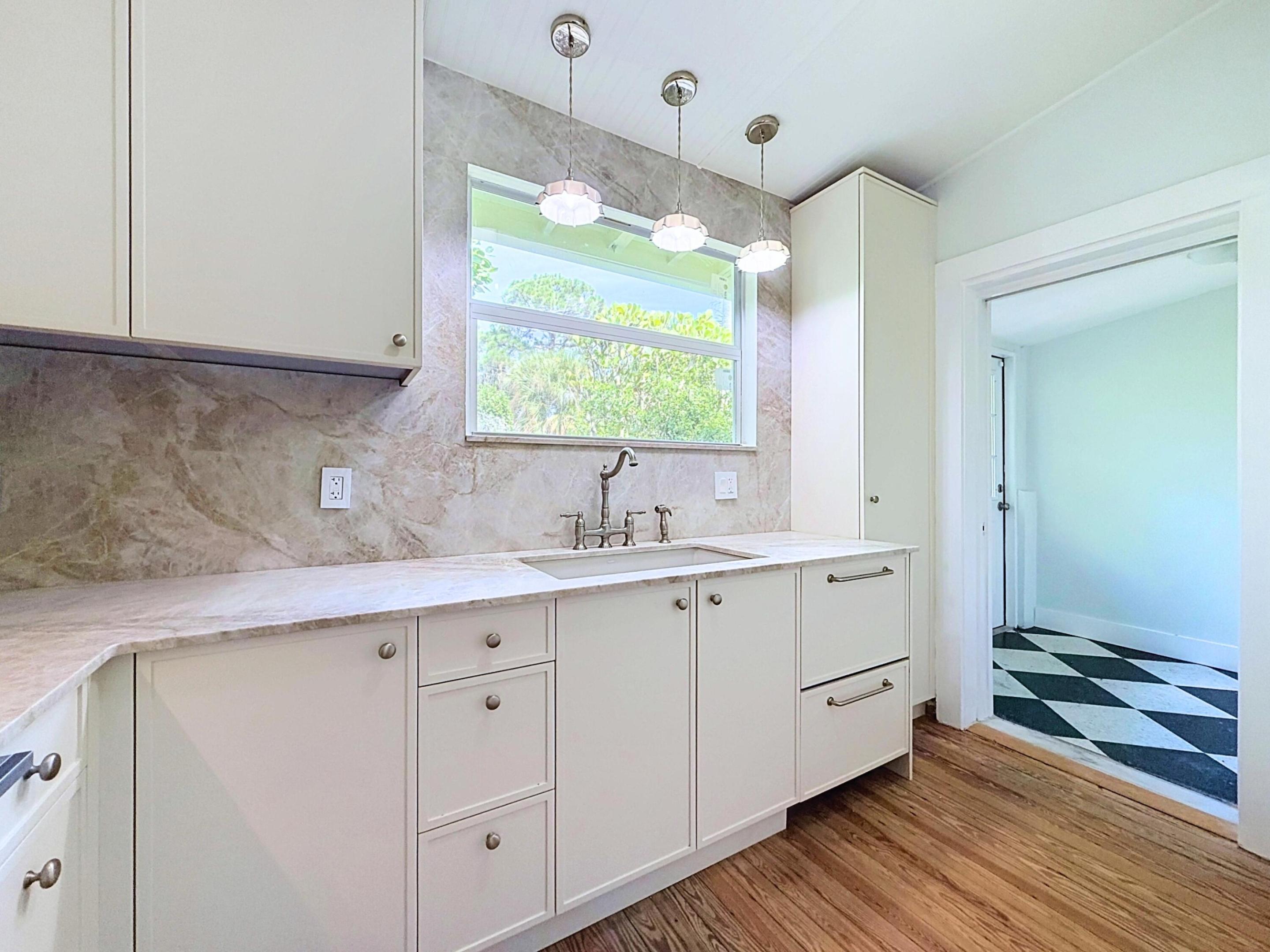 224 N OCEAN BREEZE