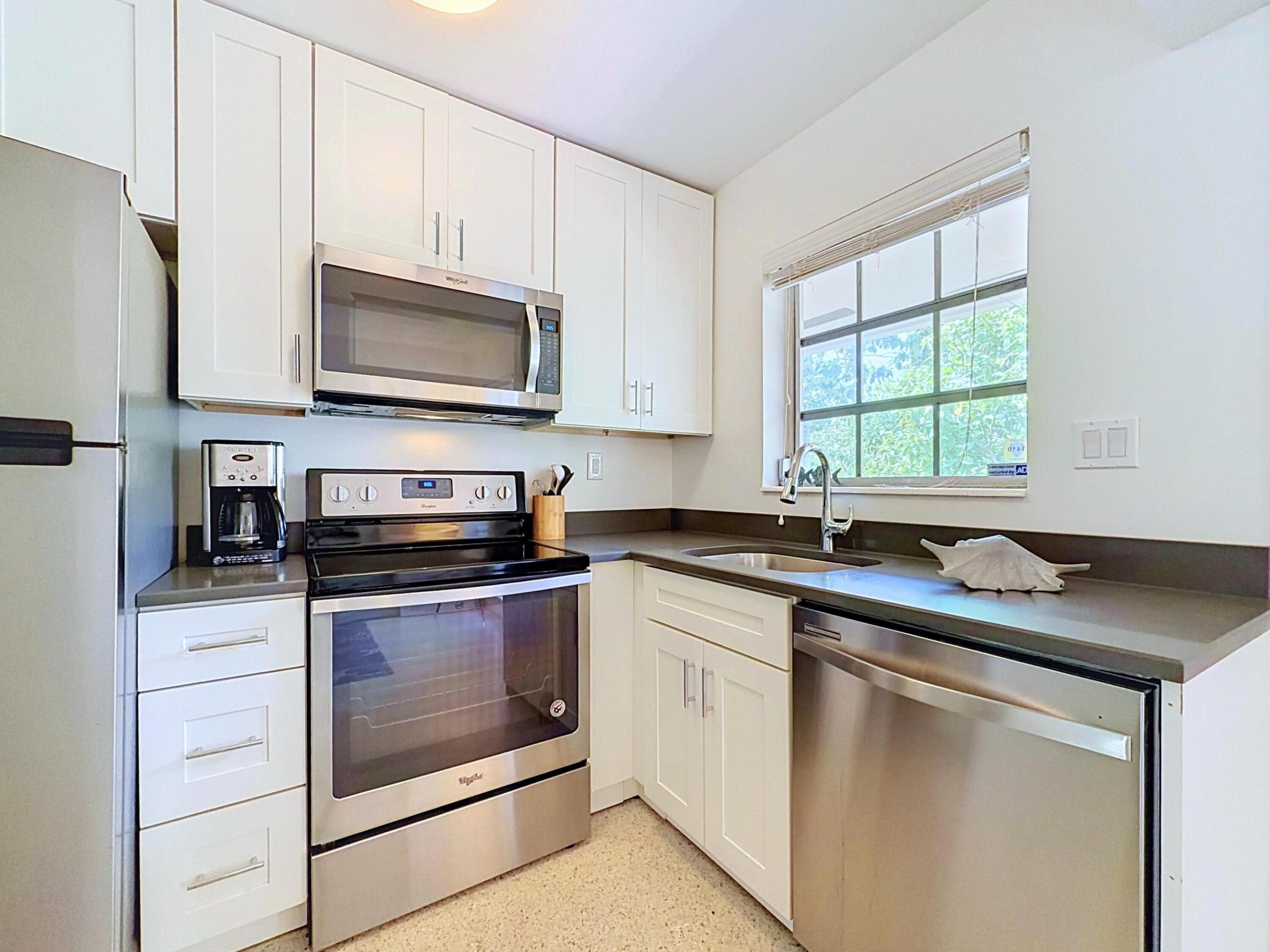 1400-1404 NE 21ST Street