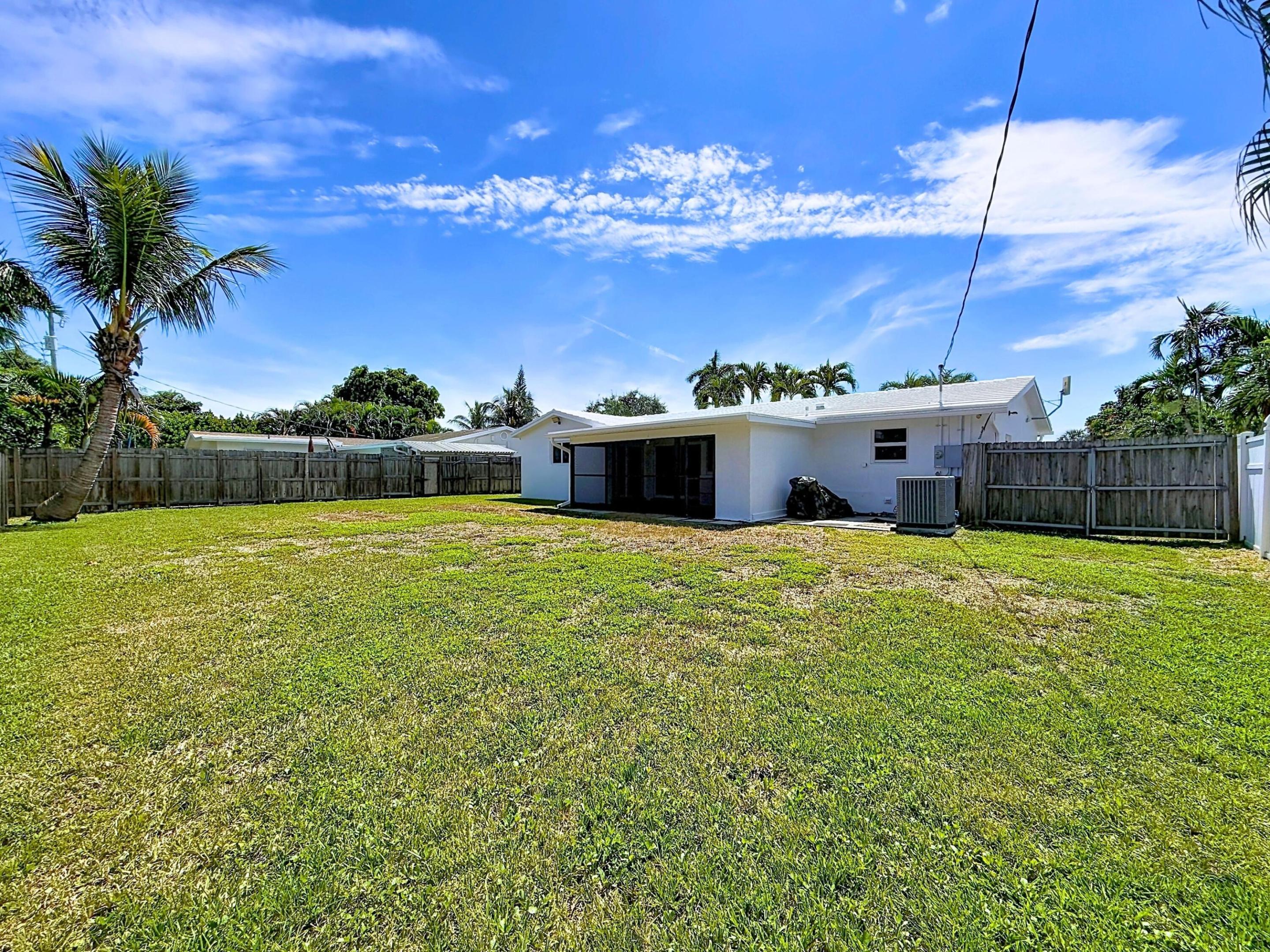 2621 NE 51ST Court