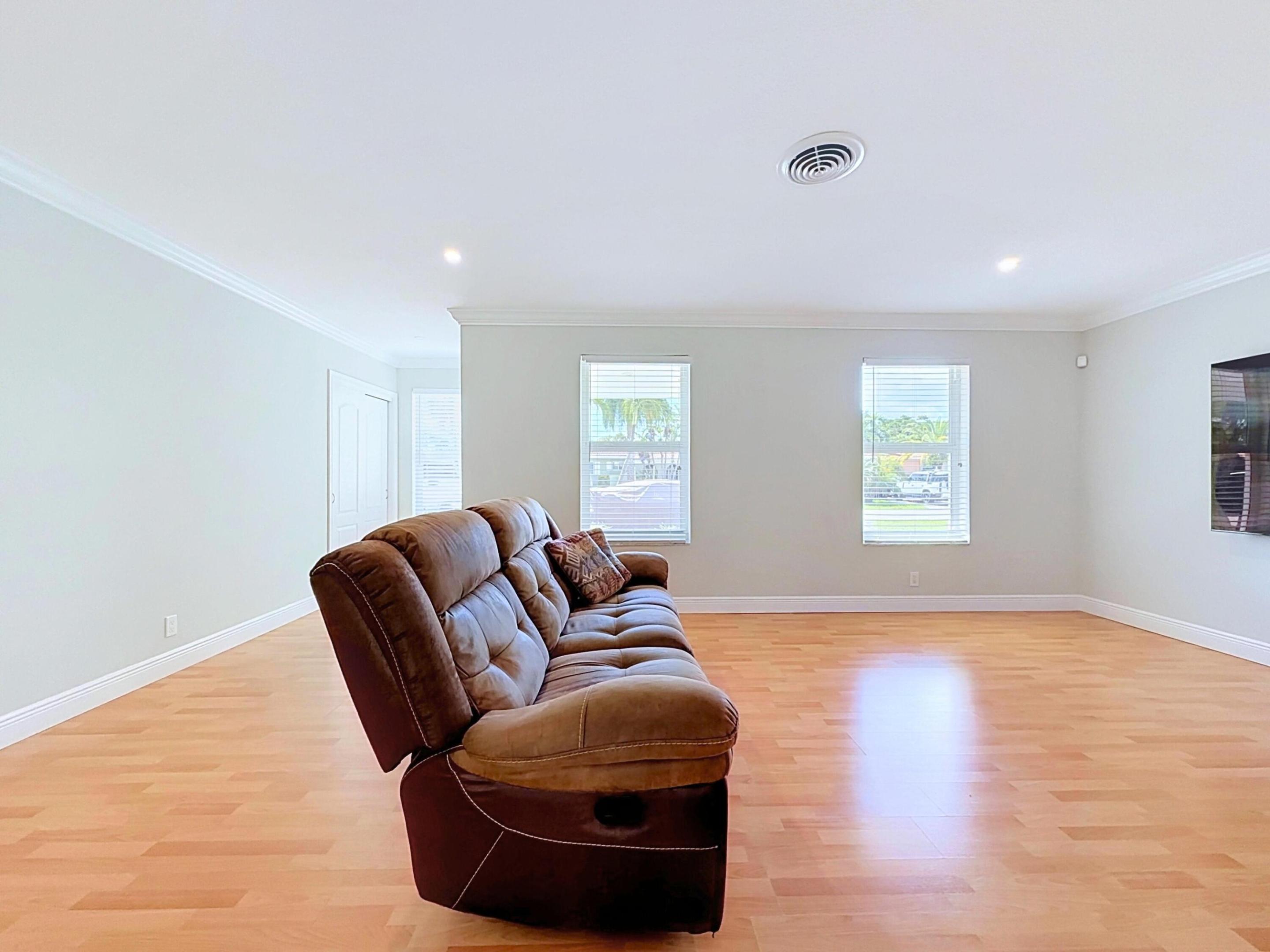 2621 NE 51ST Court