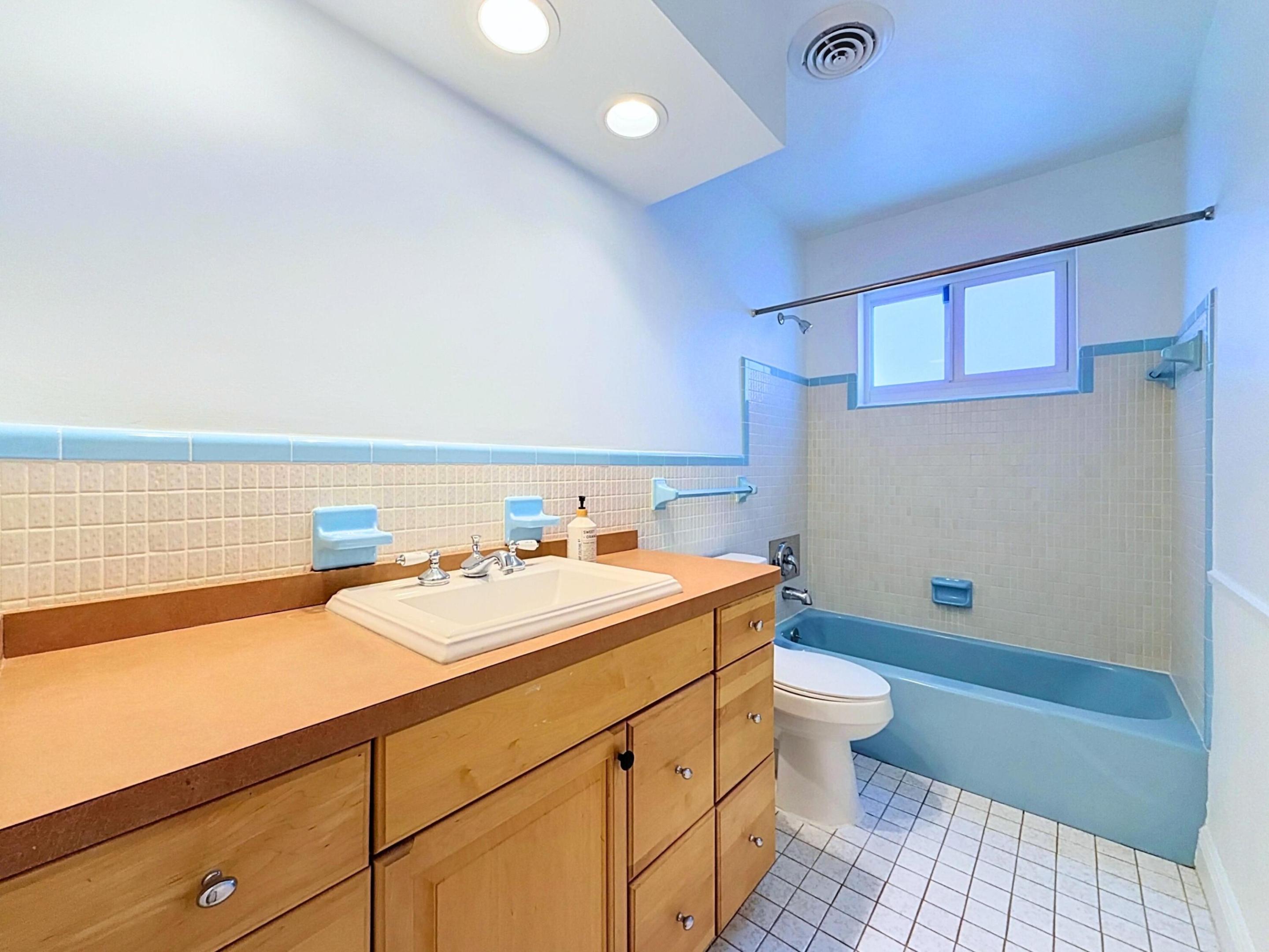 2621 NE 51ST Court