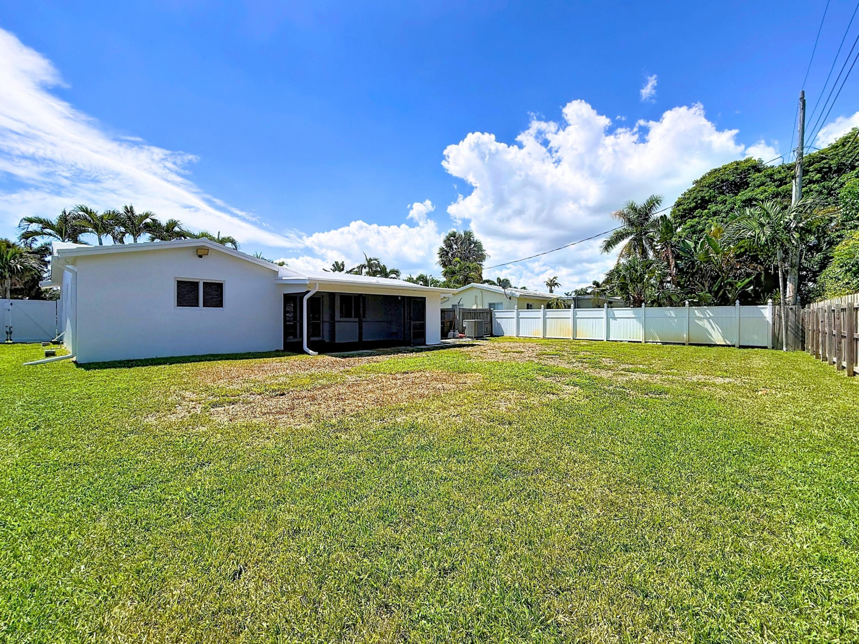 2621 NE 51ST Court