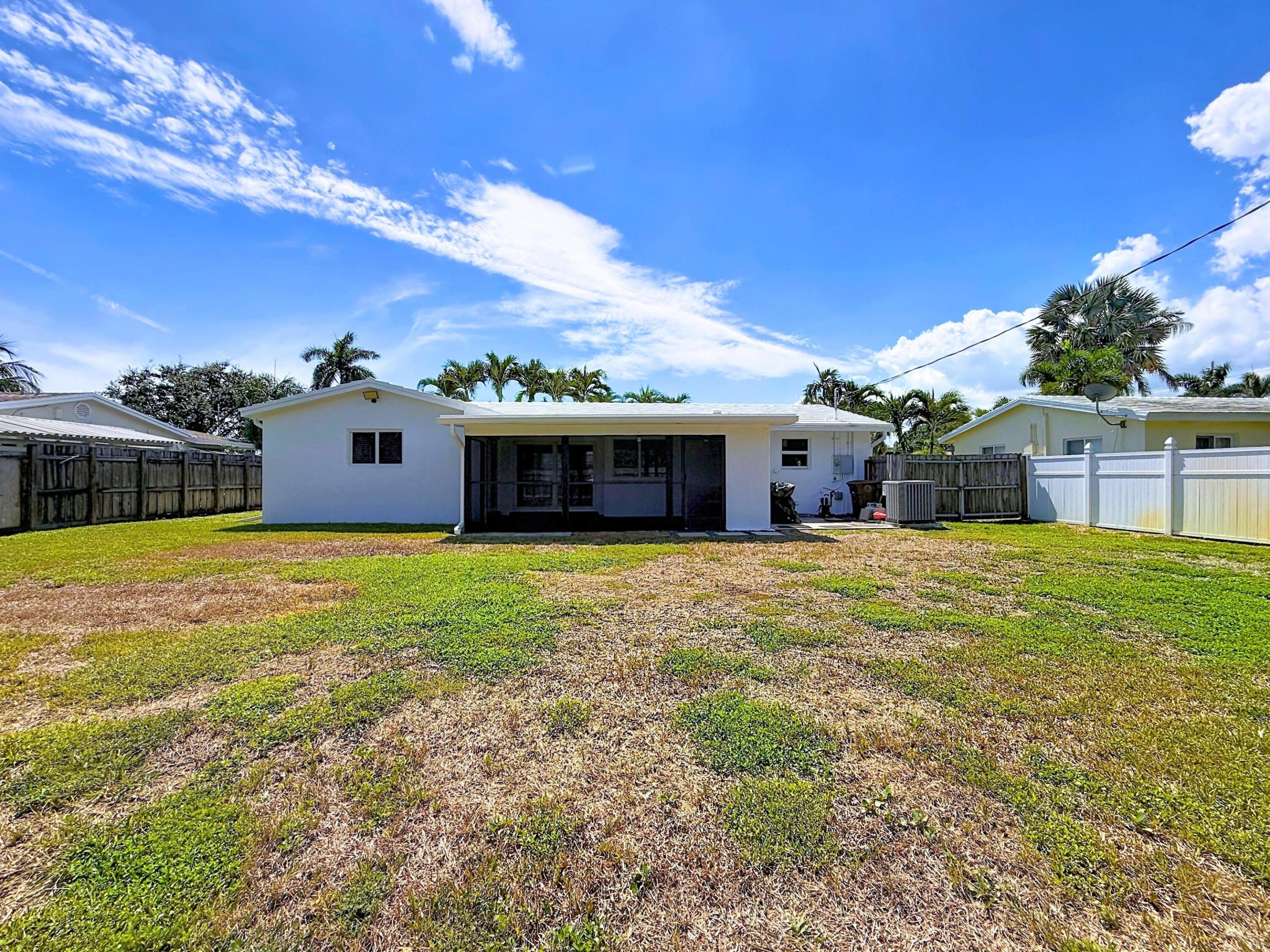 2621 NE 51ST Court
