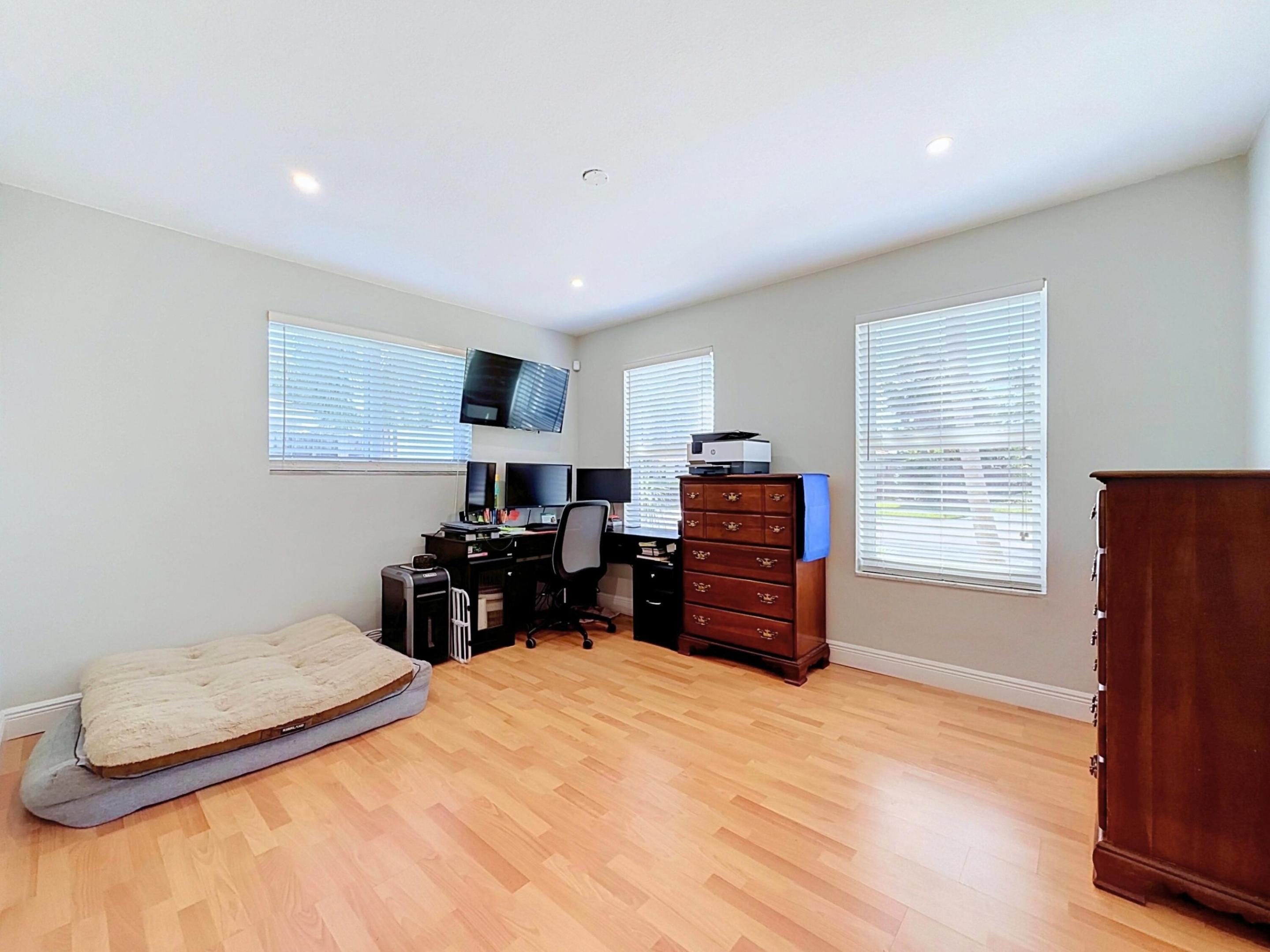 2621 NE 51ST Court