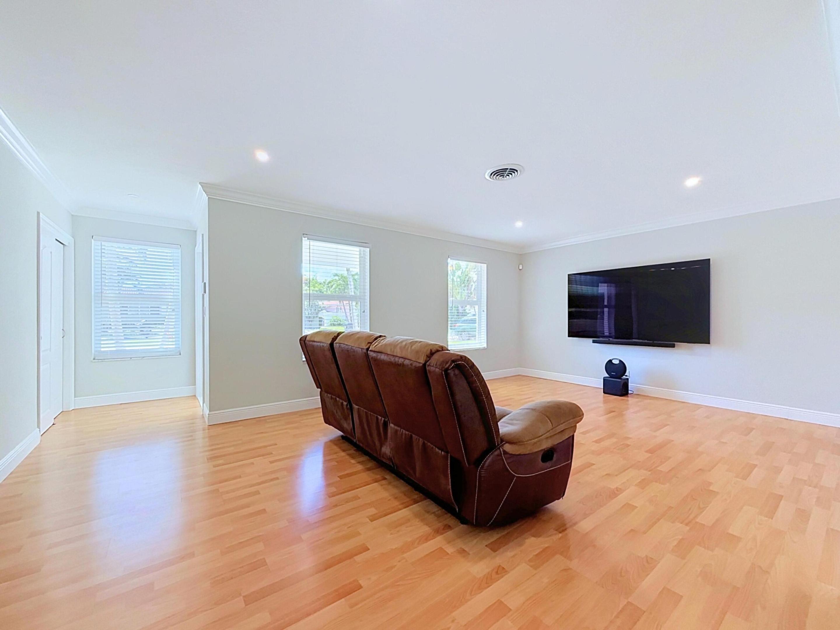 2621 NE 51ST Court