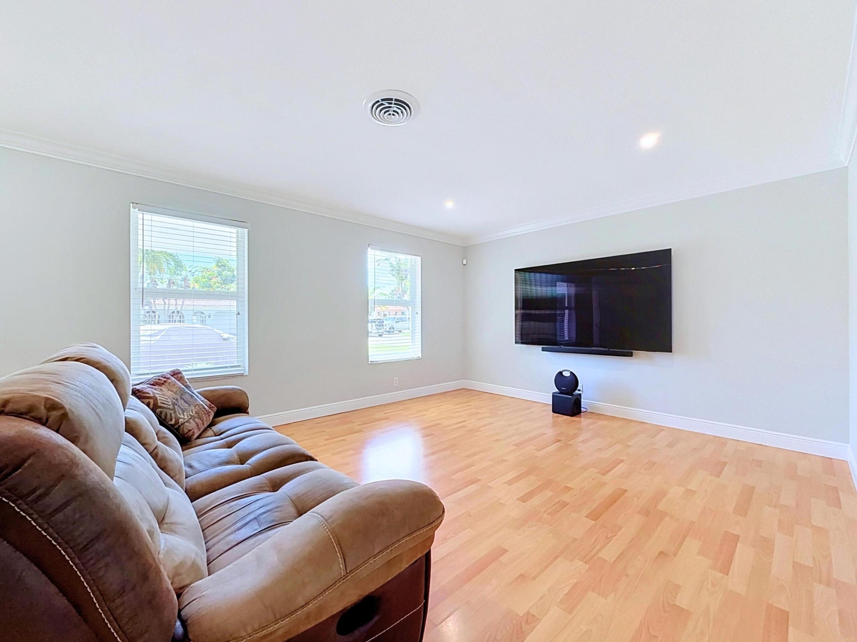 2621 NE 51ST Court