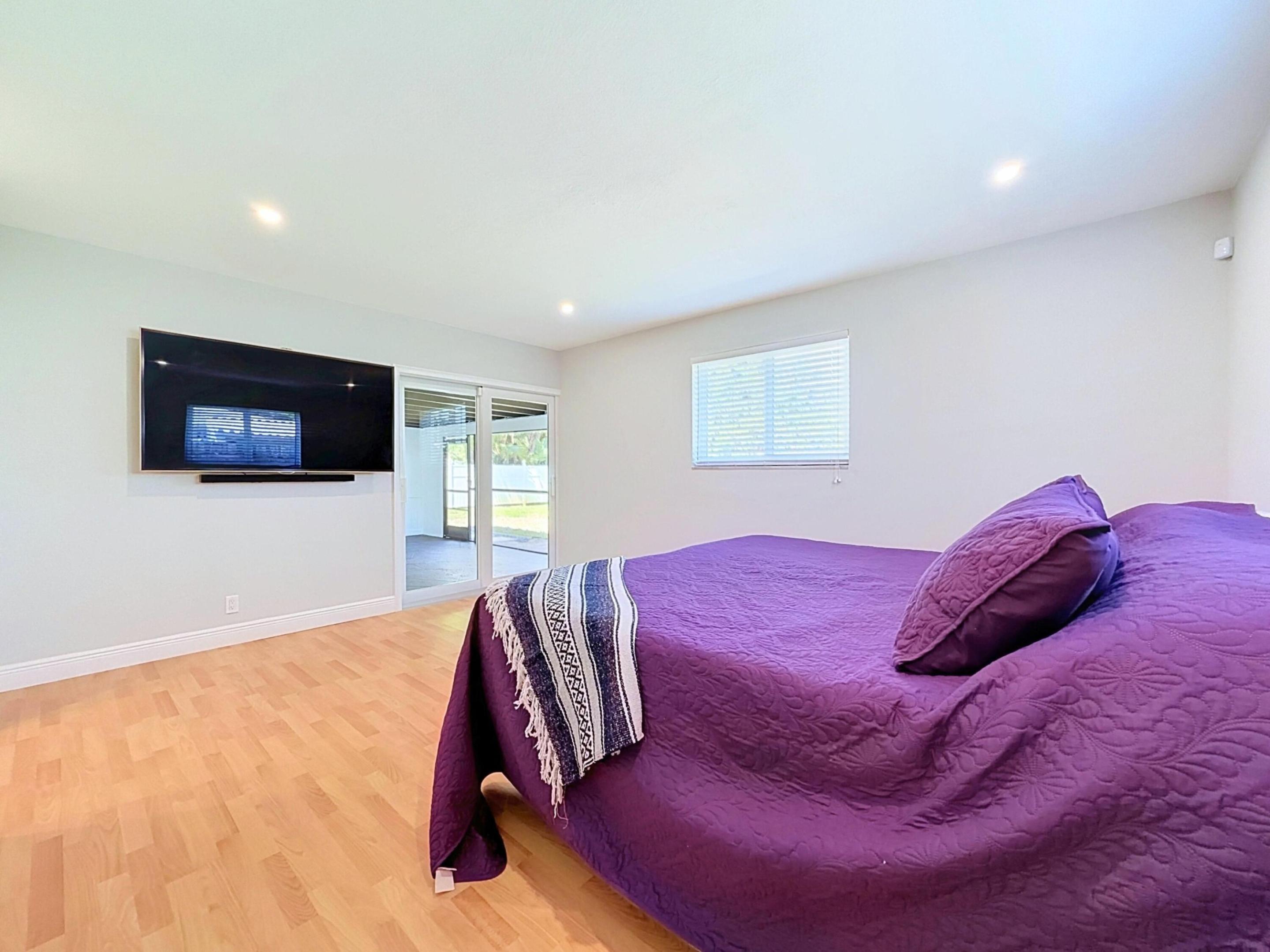 2621 NE 51ST Court