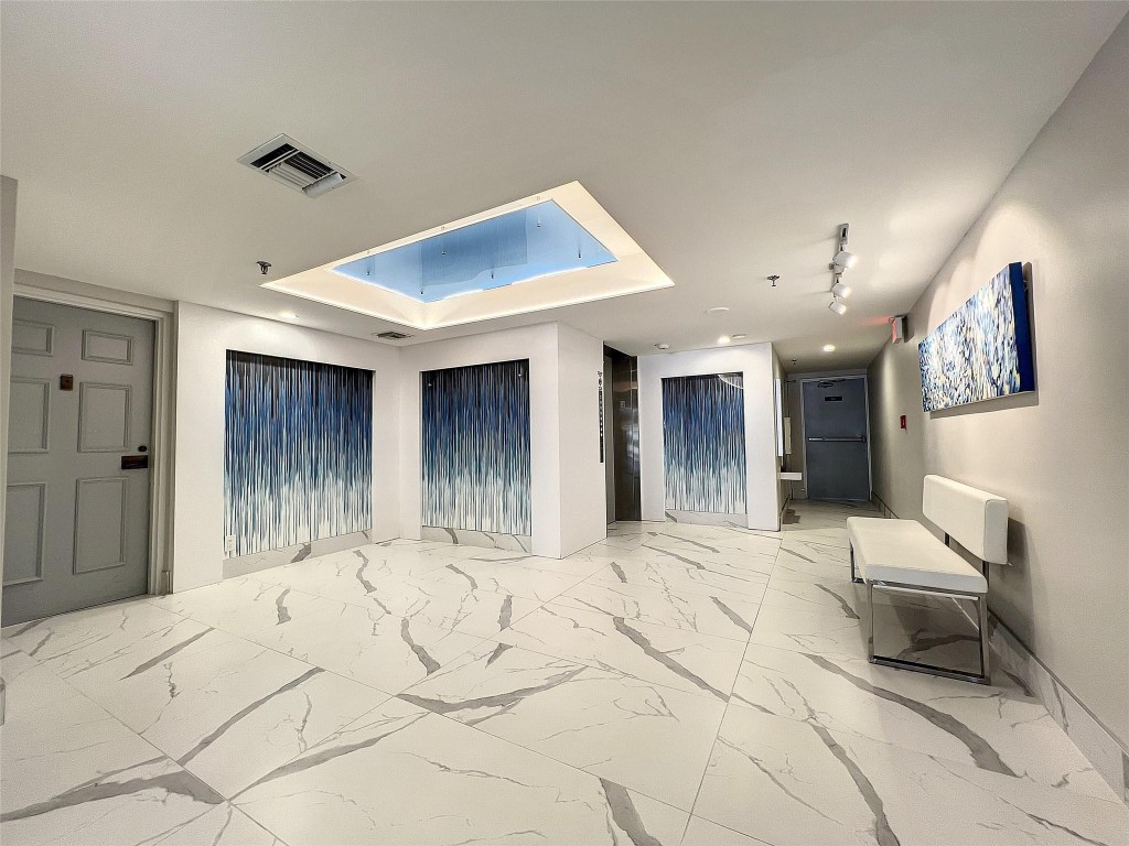 7578 Regency Lake Drive Unit: 301