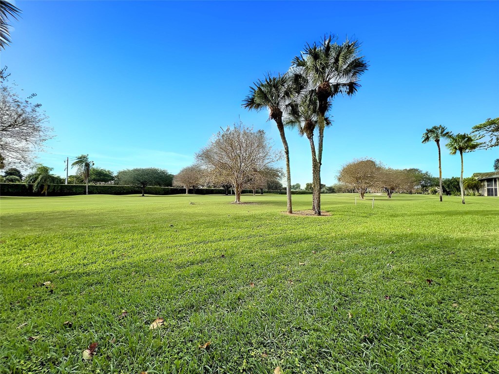 7578 Regency Lake Drive Unit: 301