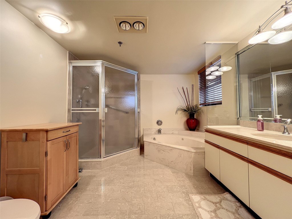 7578 Regency Lake Drive Unit: 301