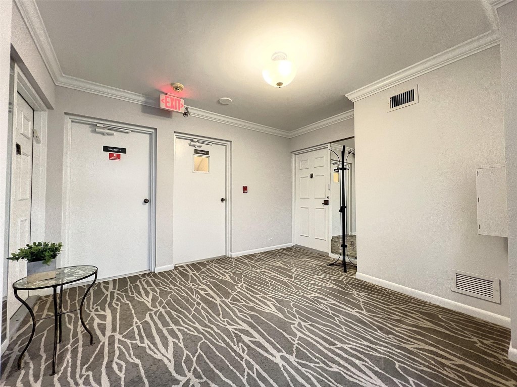 7578 Regency Lake Drive Unit: 301