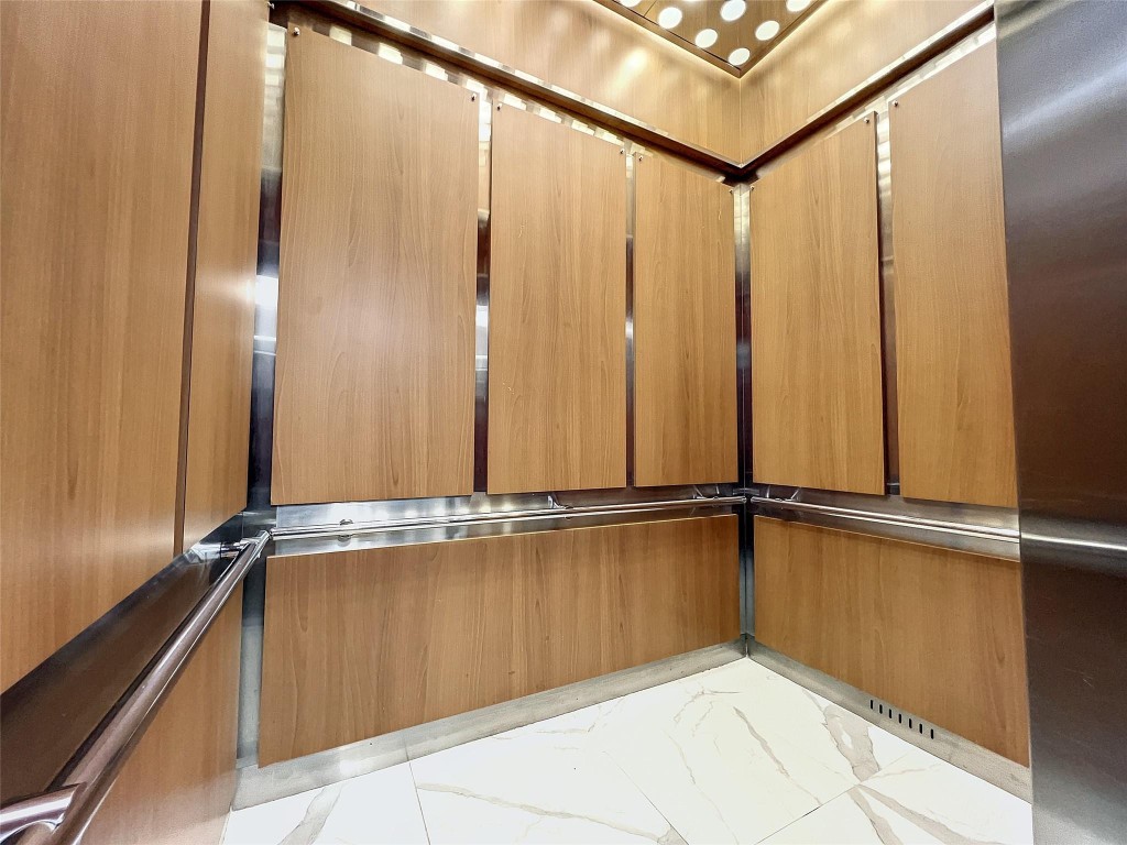 7578 Regency Lake Drive Unit: 301