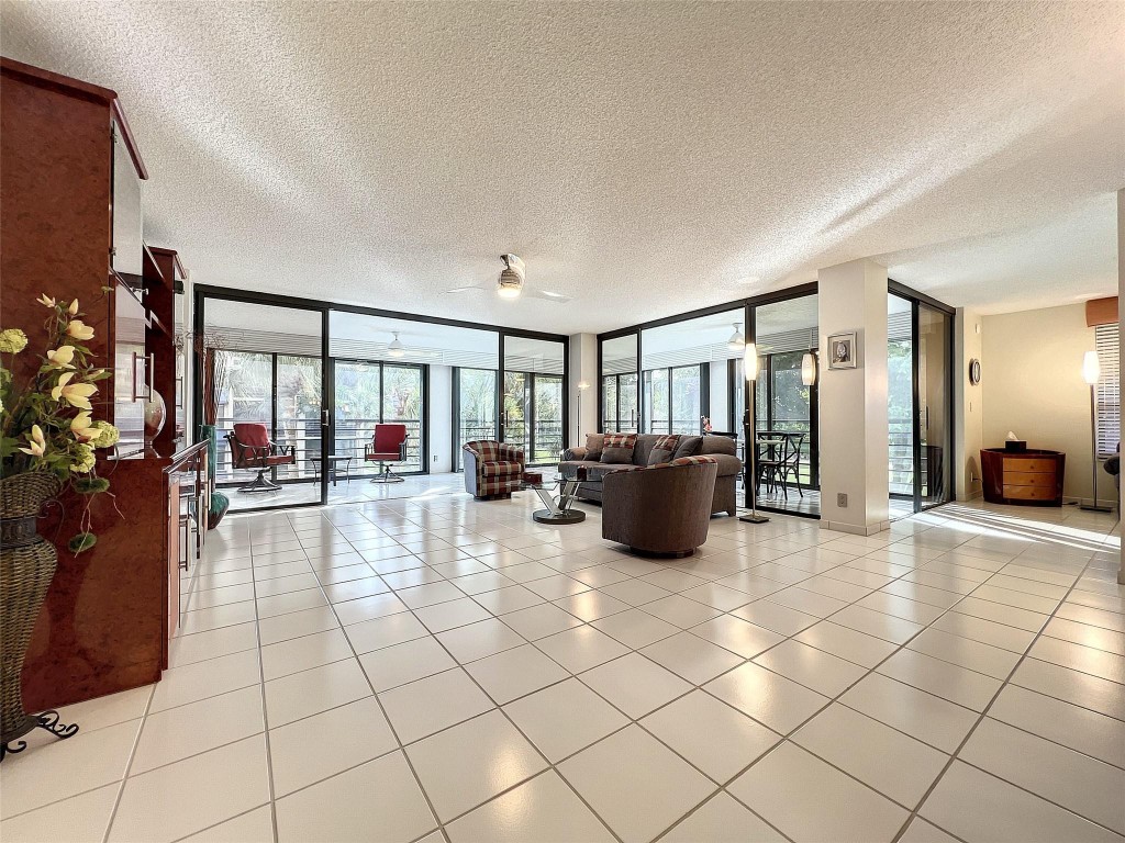 7578 Regency Lake Drive Unit: 301
