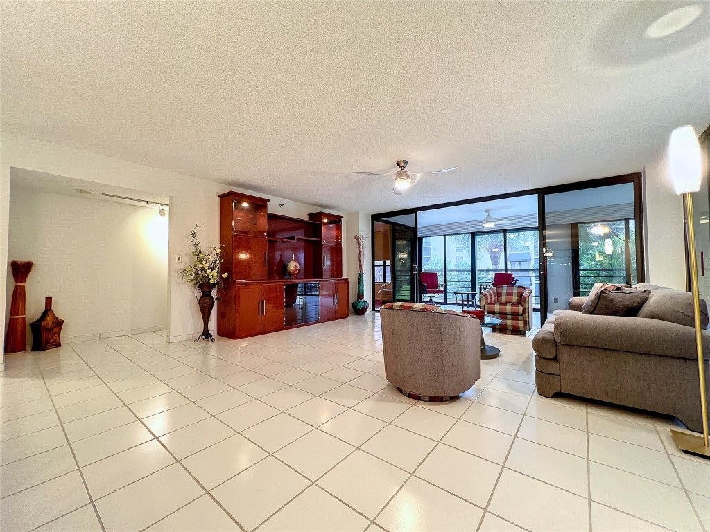 7578 Regency Lake Drive Unit: 301