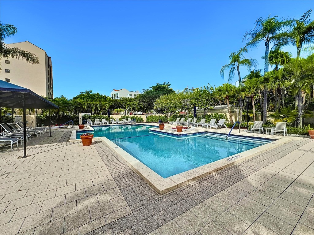 7578 Regency Lake Drive Unit: 301