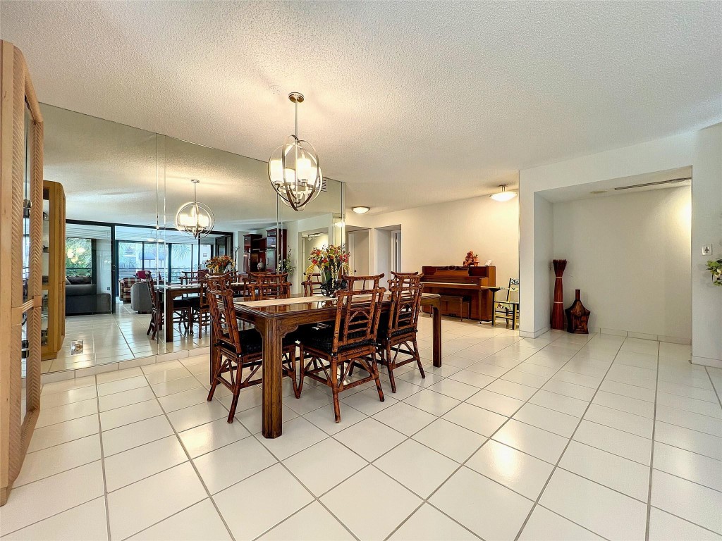 7578 Regency Lake Drive Unit: 301