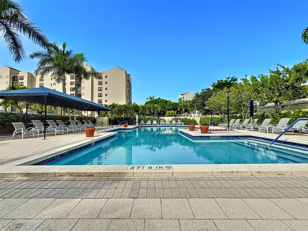 7578 Regency Lake Drive Unit: 301