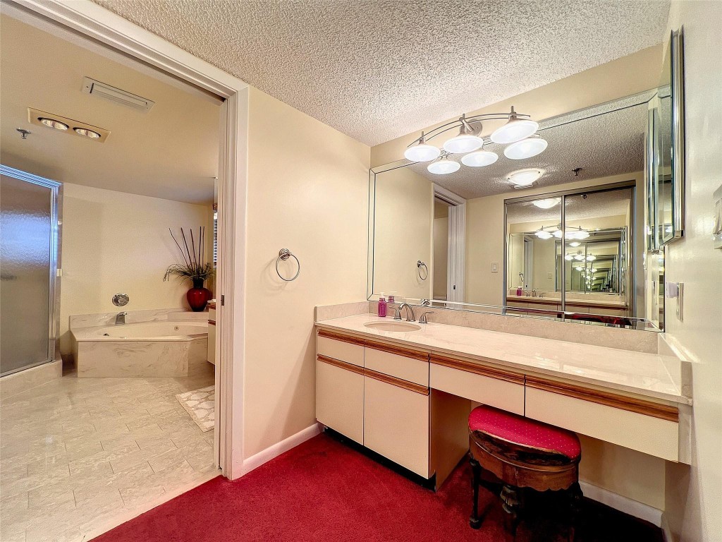 7578 Regency Lake Drive Unit: 301