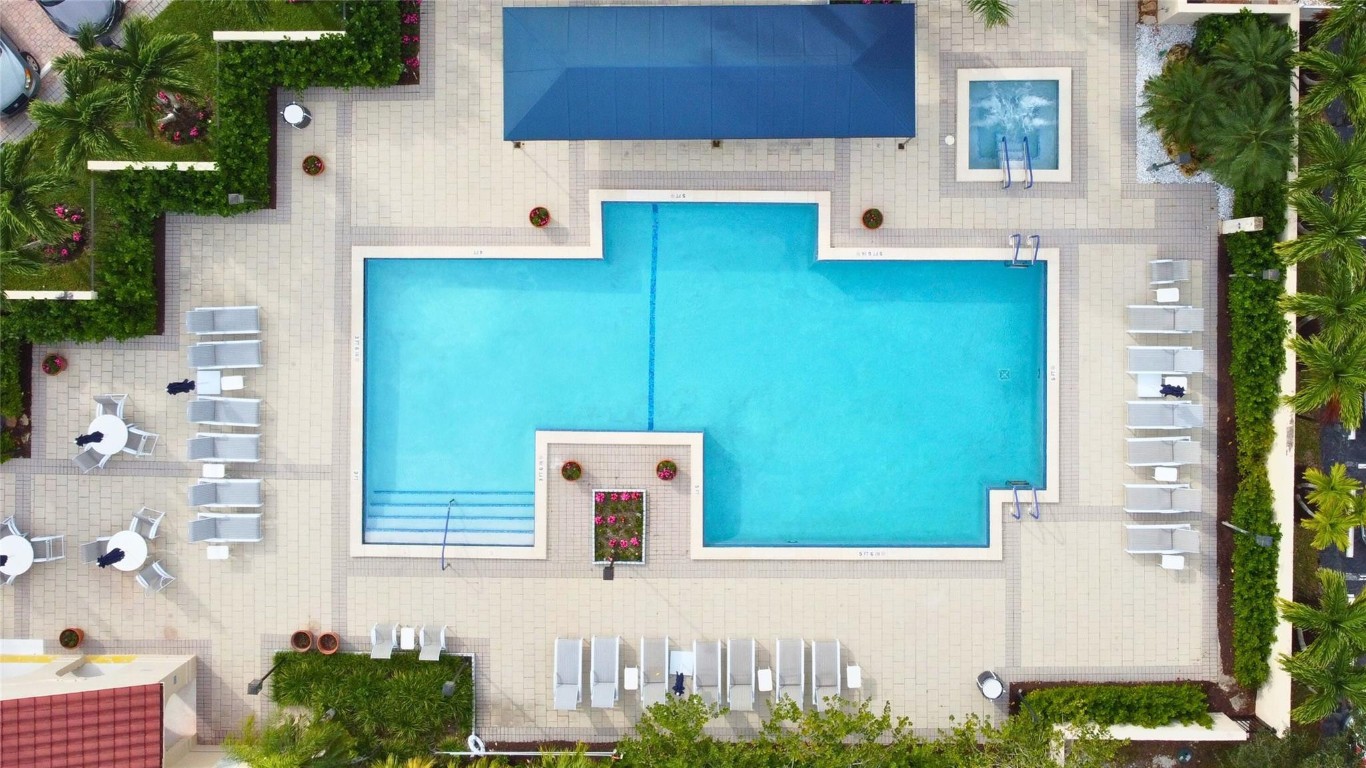 7578 Regency Lake Drive Unit: 301