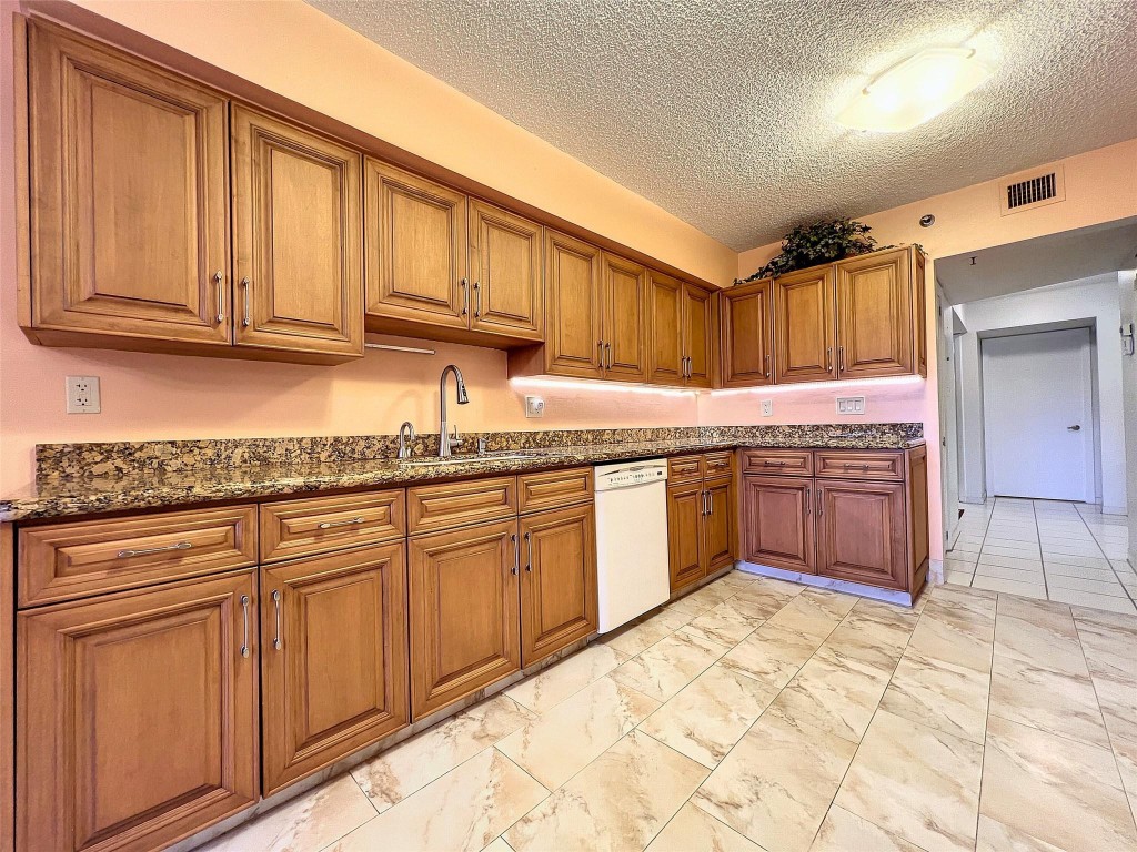 7578 Regency Lake Drive Unit: 301