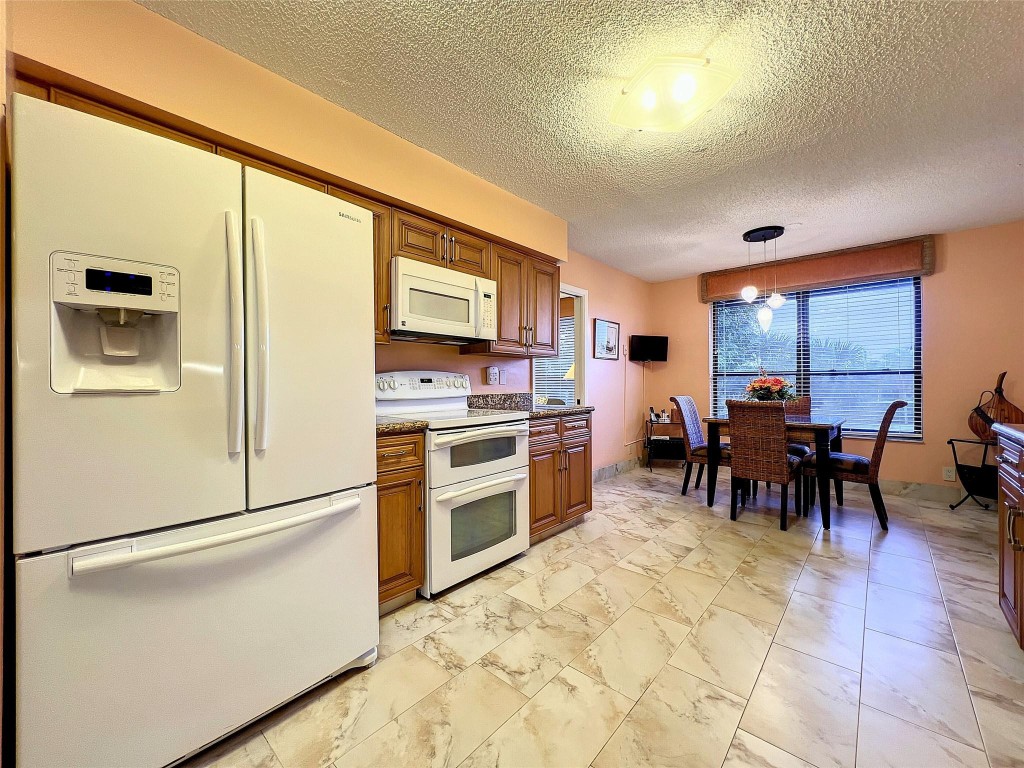 7578 Regency Lake Drive Unit: 301
