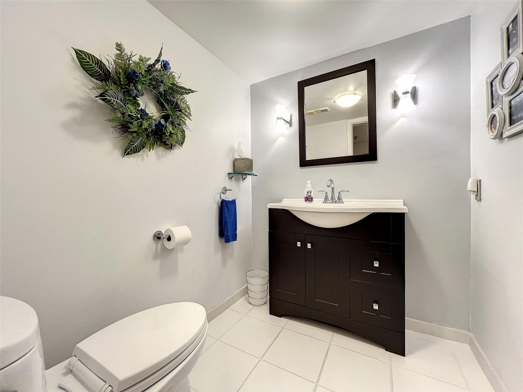 7578 Regency Lake Drive Unit: 301