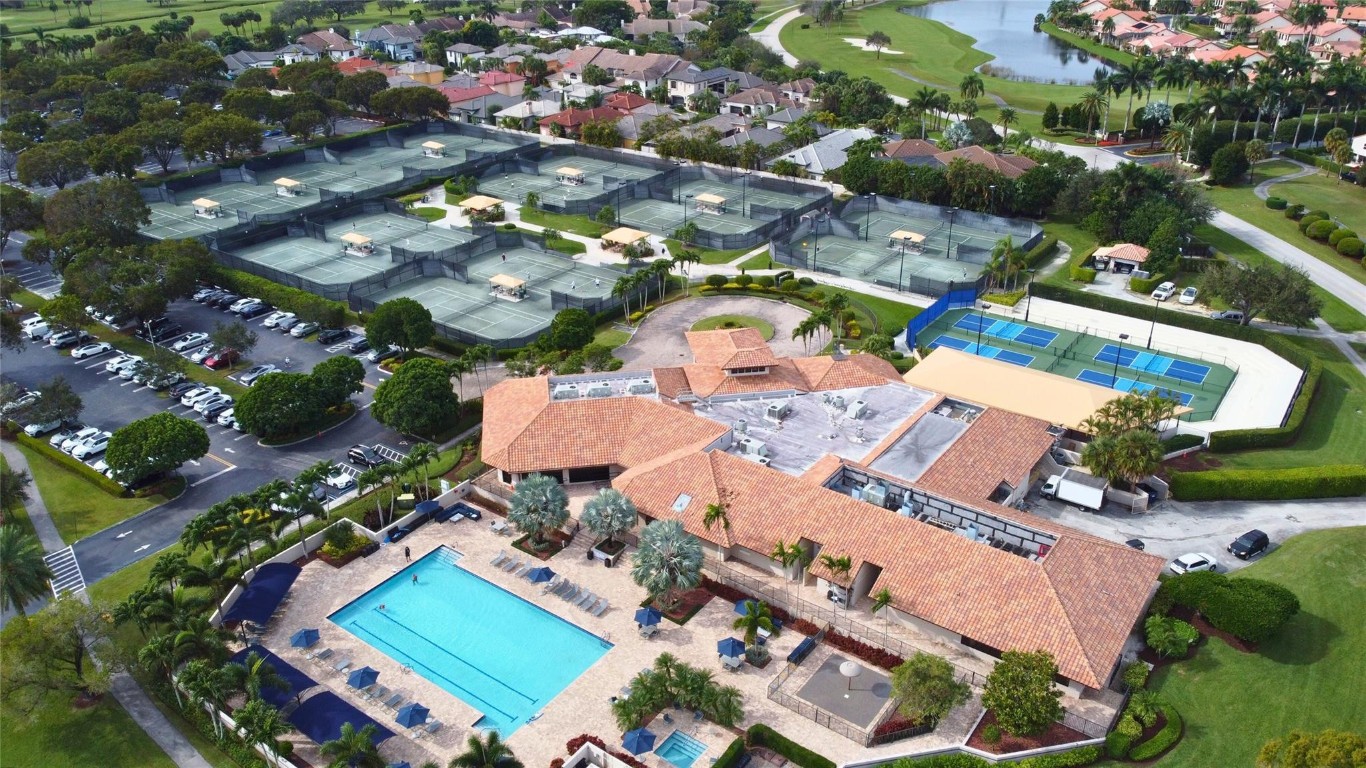 7578 Regency Lake Drive Unit: 301