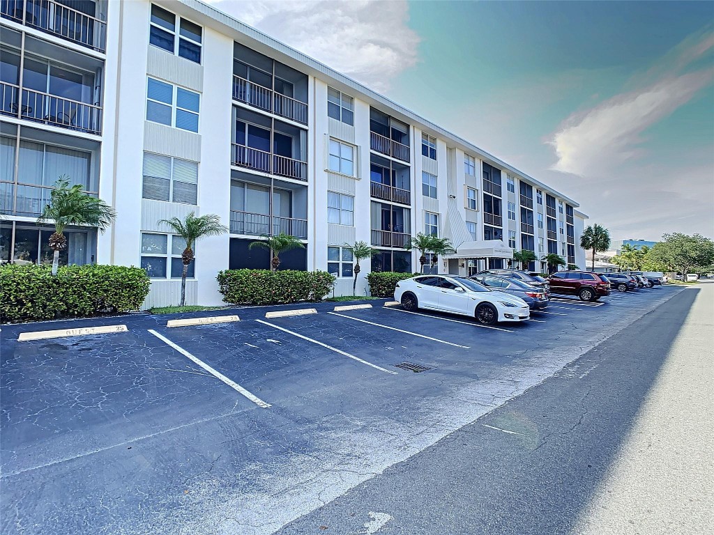 4501 NE 21st Ave Unit: 302