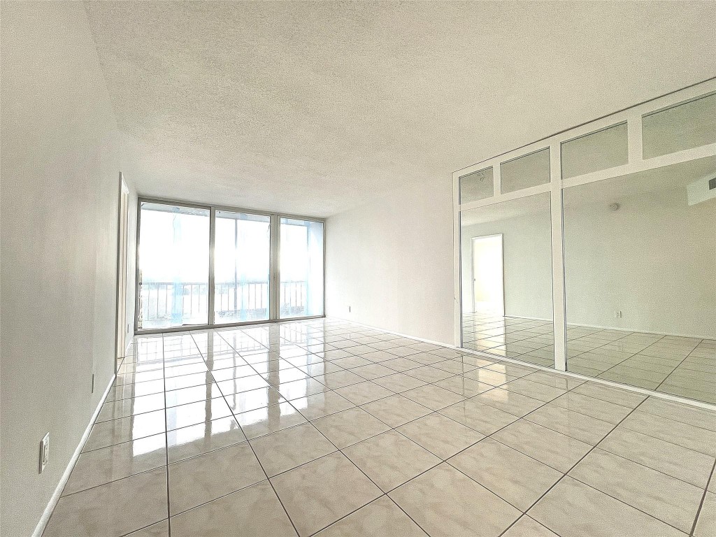 4501 NE 21st Ave Unit: 302