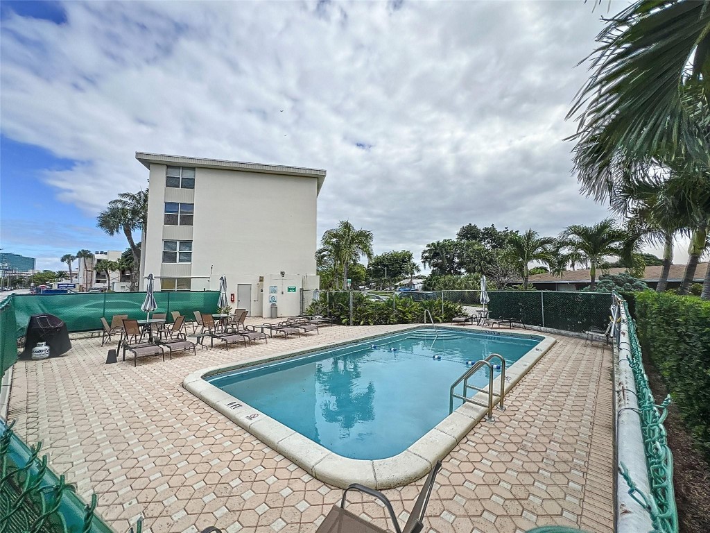 4501 NE 21st Ave Unit: 302