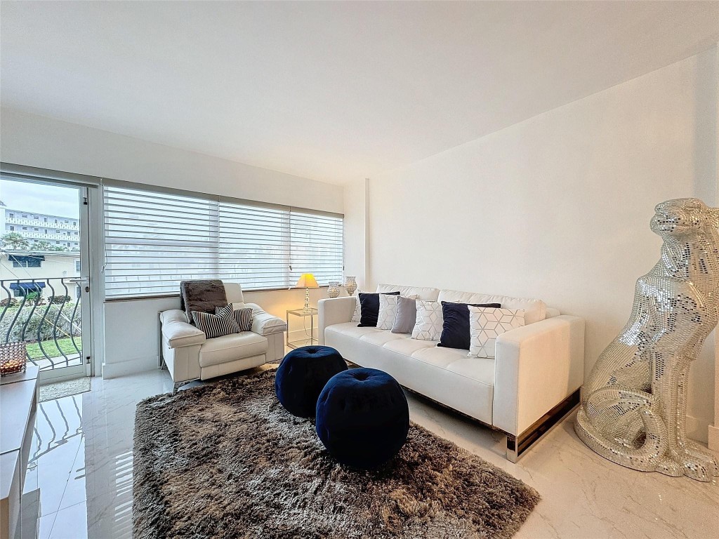 3250 NE 28th Street Unit: 211