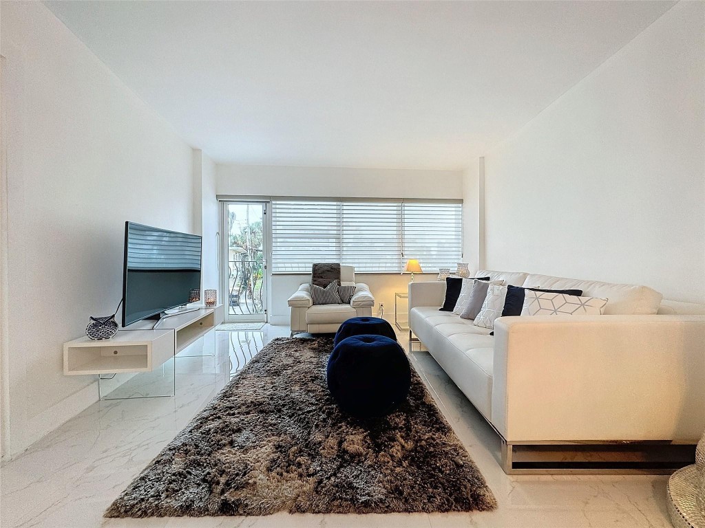 3250 NE 28th Street Unit: 211