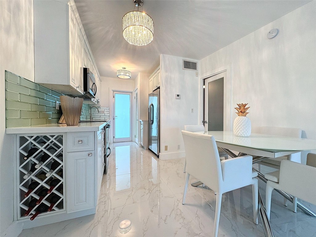 3250 NE 28th Street Unit: 211