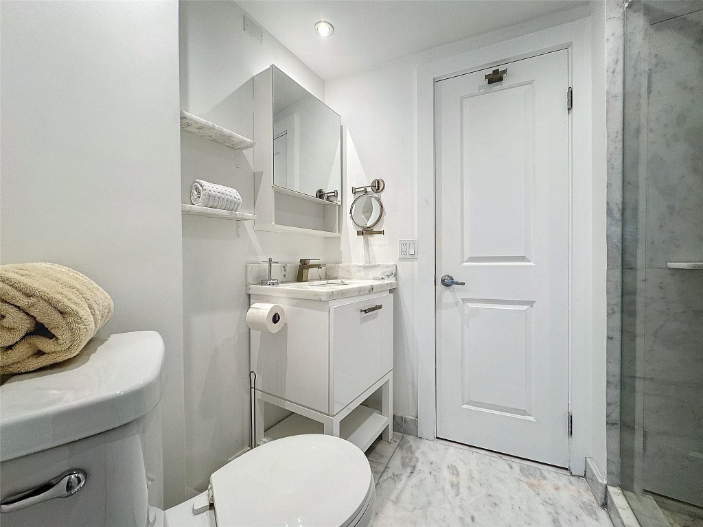 3250 NE 28th Street Unit: 211