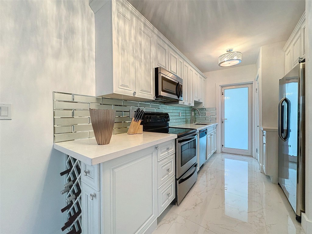 3250 NE 28th Street Unit: 211