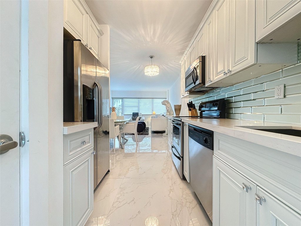 3250 NE 28th Street Unit: 211