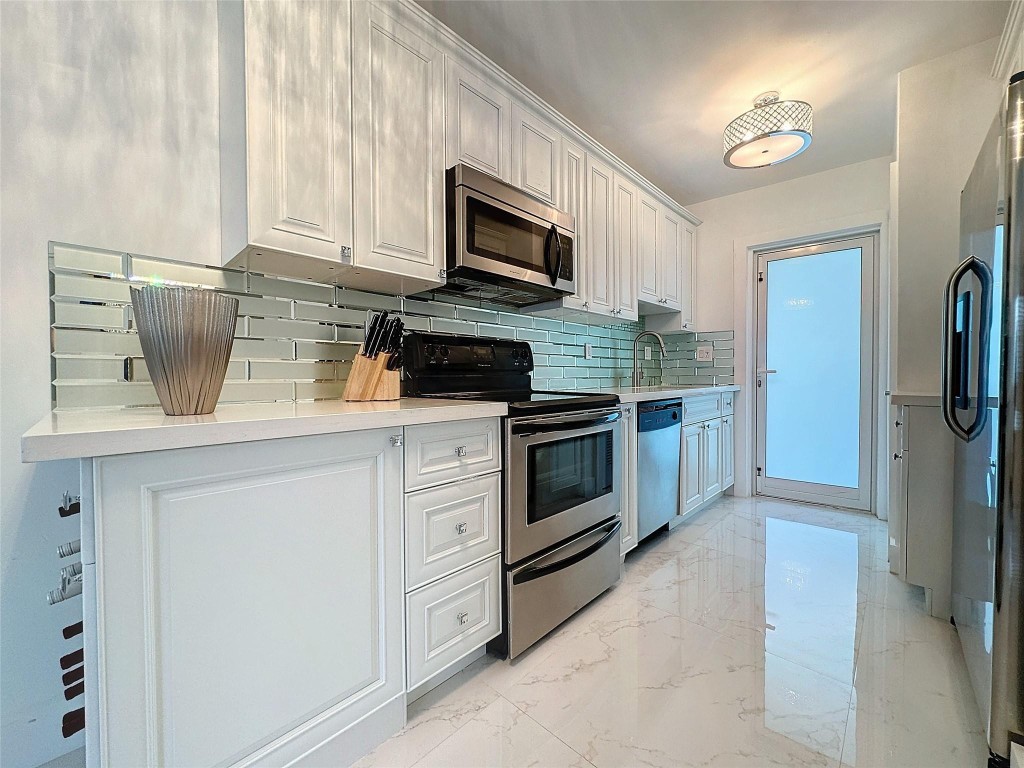 3250 NE 28th Street Unit: 211