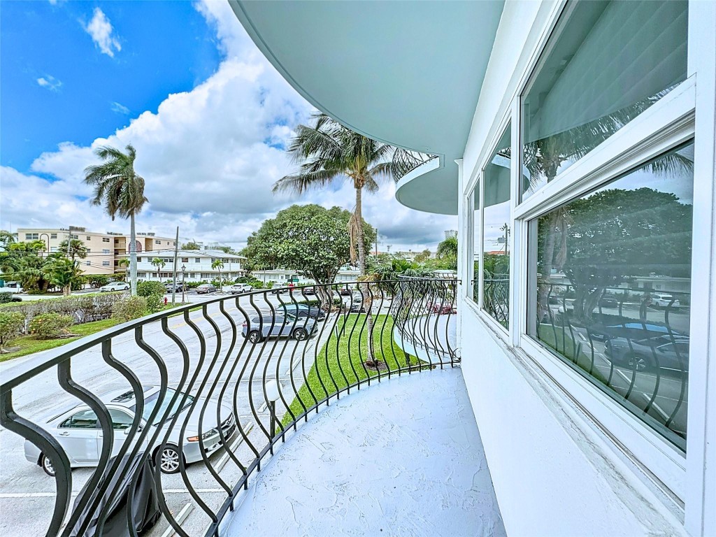 3250 NE 28th Street Unit: 211