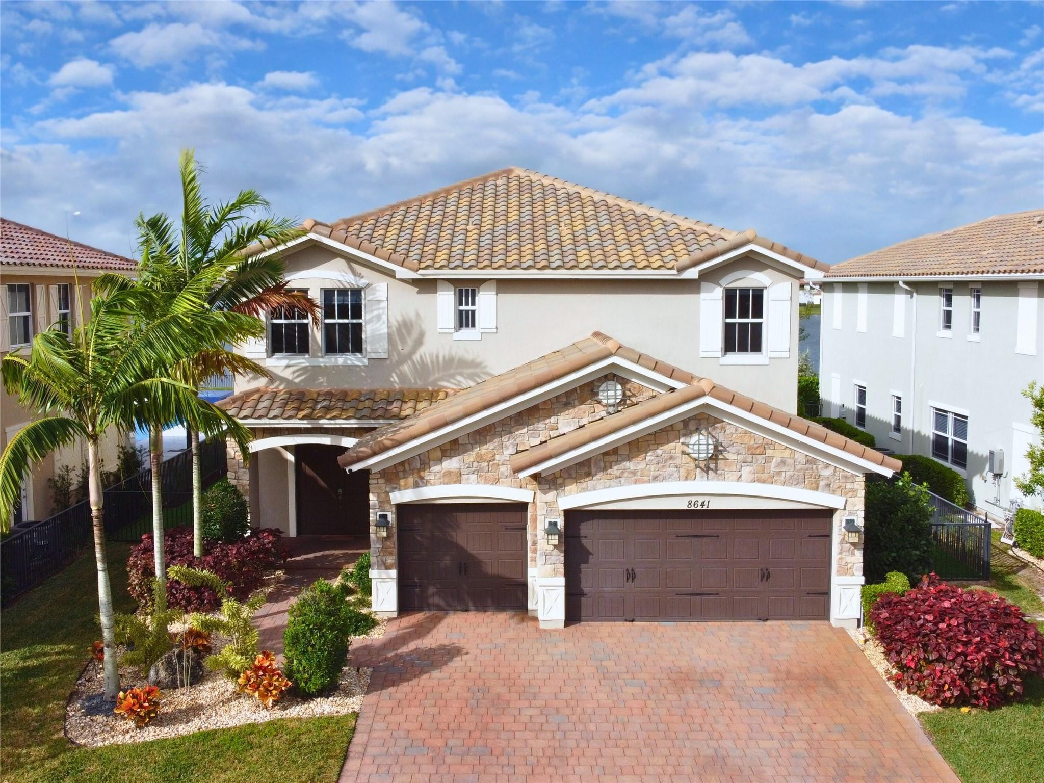 8641 Miralago Way