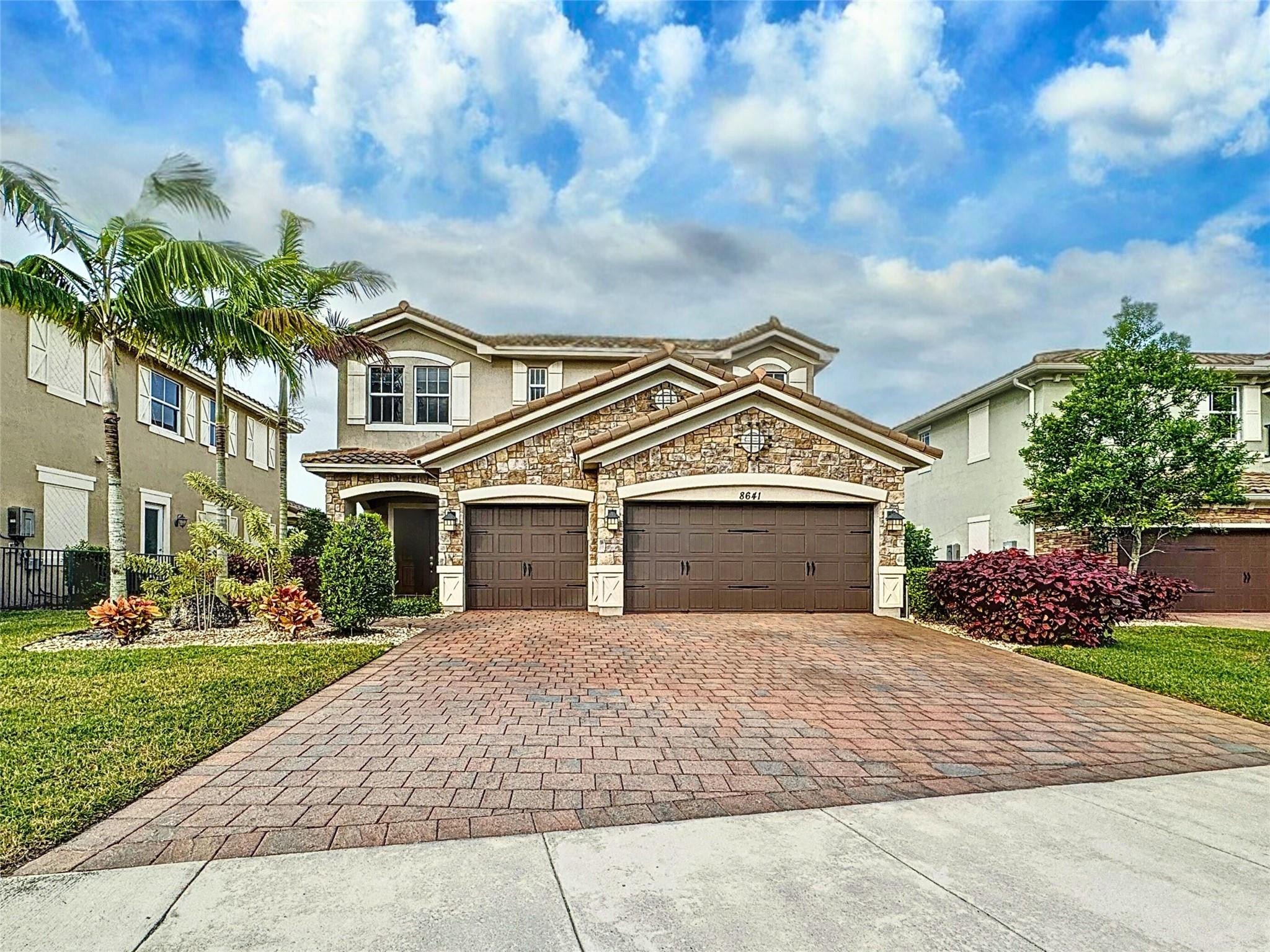 8641 Miralago Way