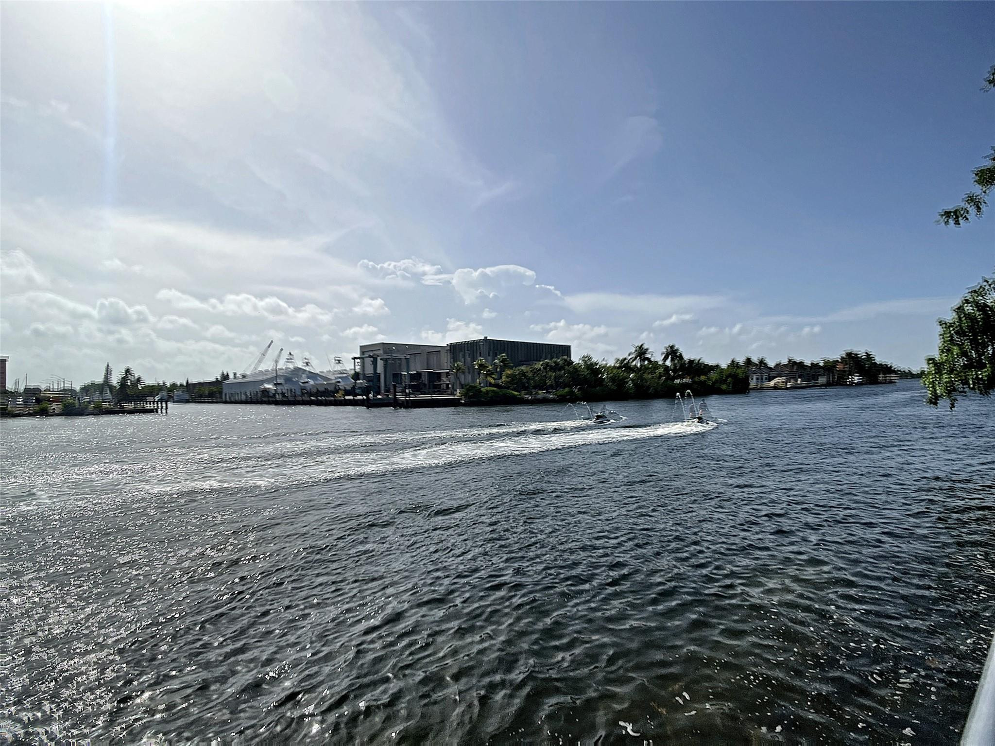 1505 N Riverside Drive 1408