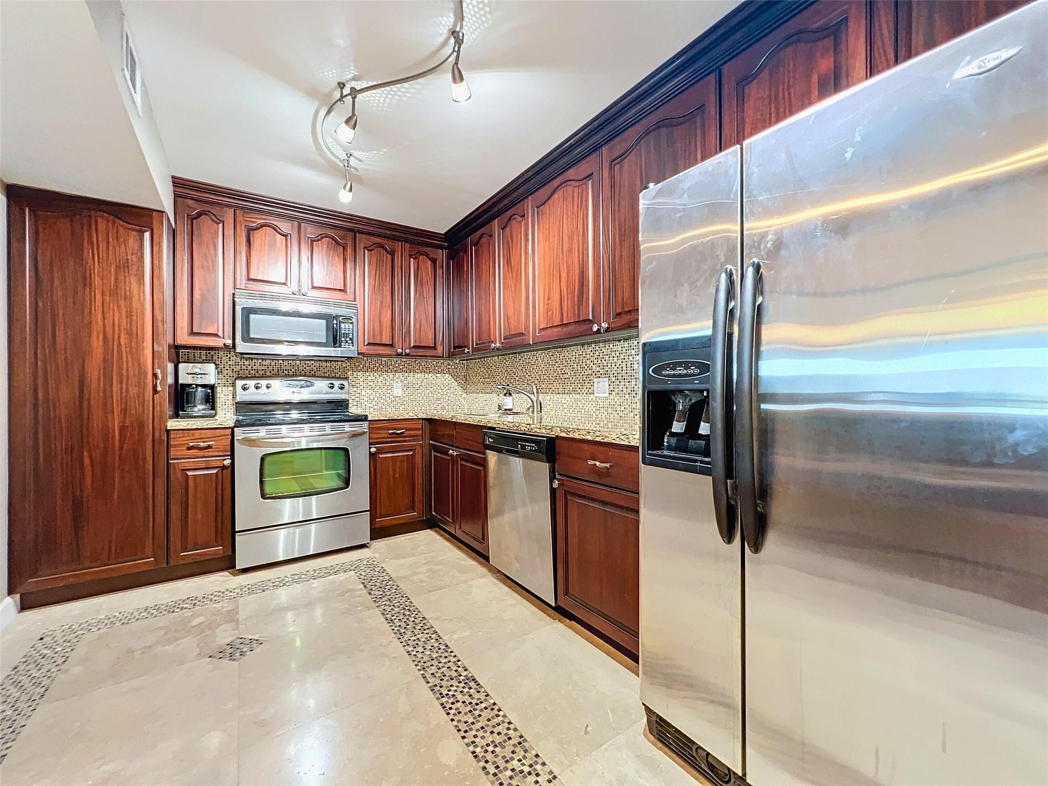 3507 Oaks Way 606